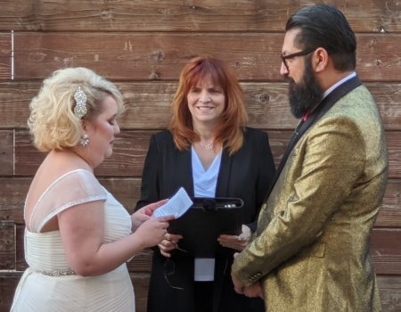 Officiant Donna