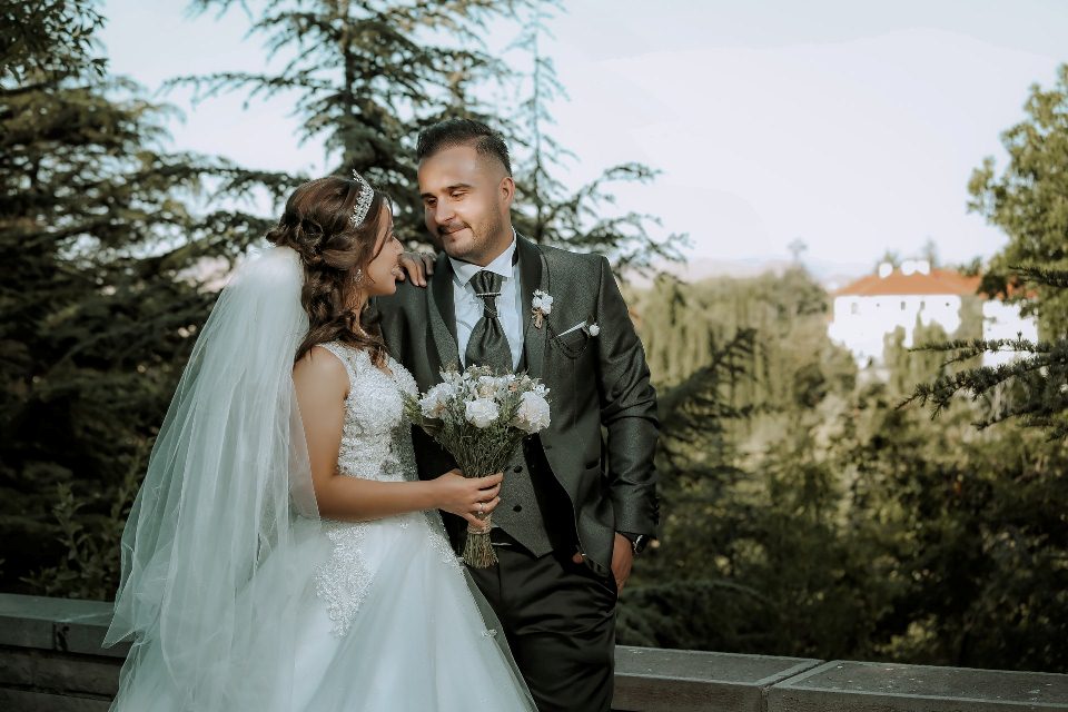 25 BEST Wedding Photographers in Colorado Springs, CO (2023)